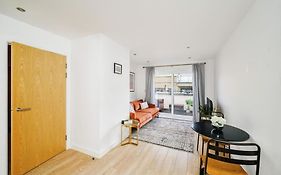 Cozy 1Bedroom Flat In Romford